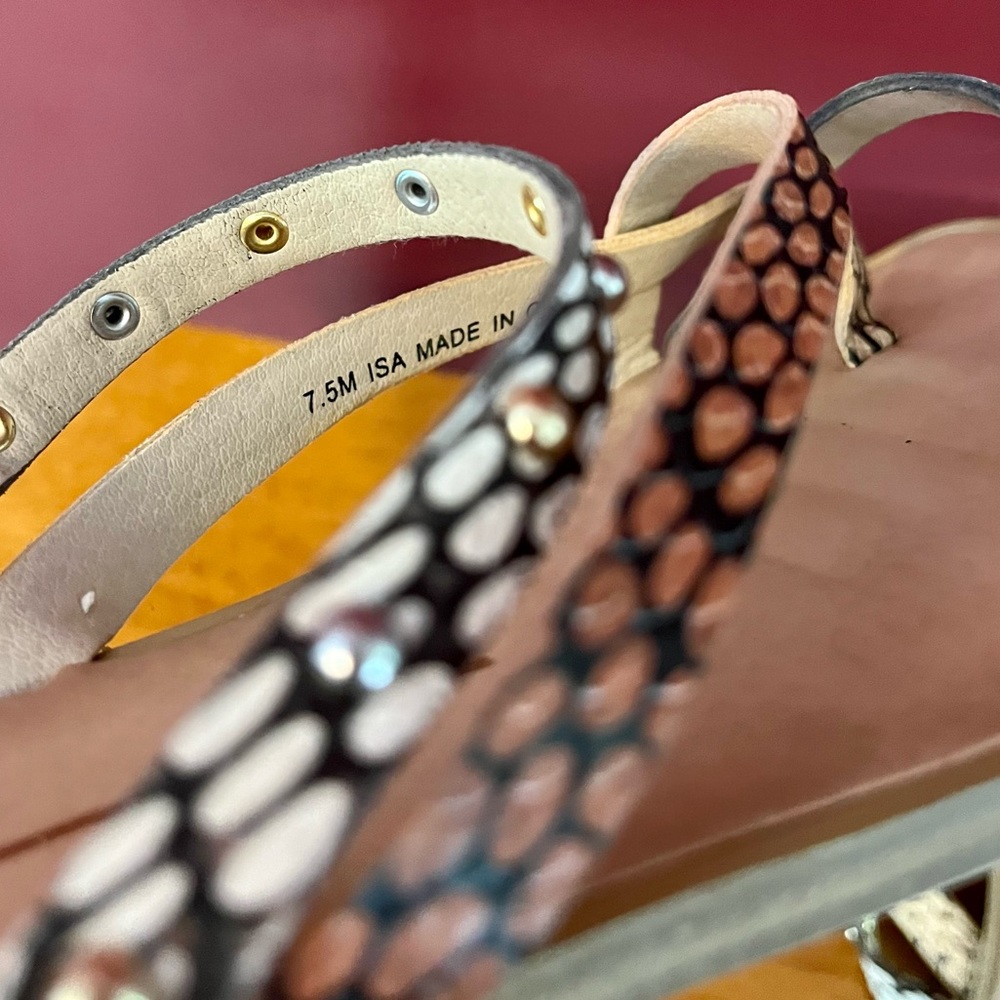 Dolce Vita Isa Strappy Sandals Flats Snake print Gold silver Beads Size 7.5 - Picture 6 of 6